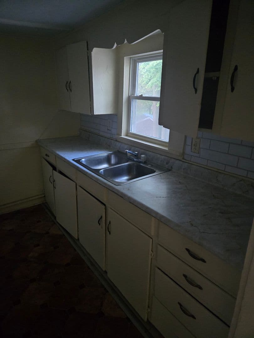 Syracuse Apartment: 610 Turtle St.