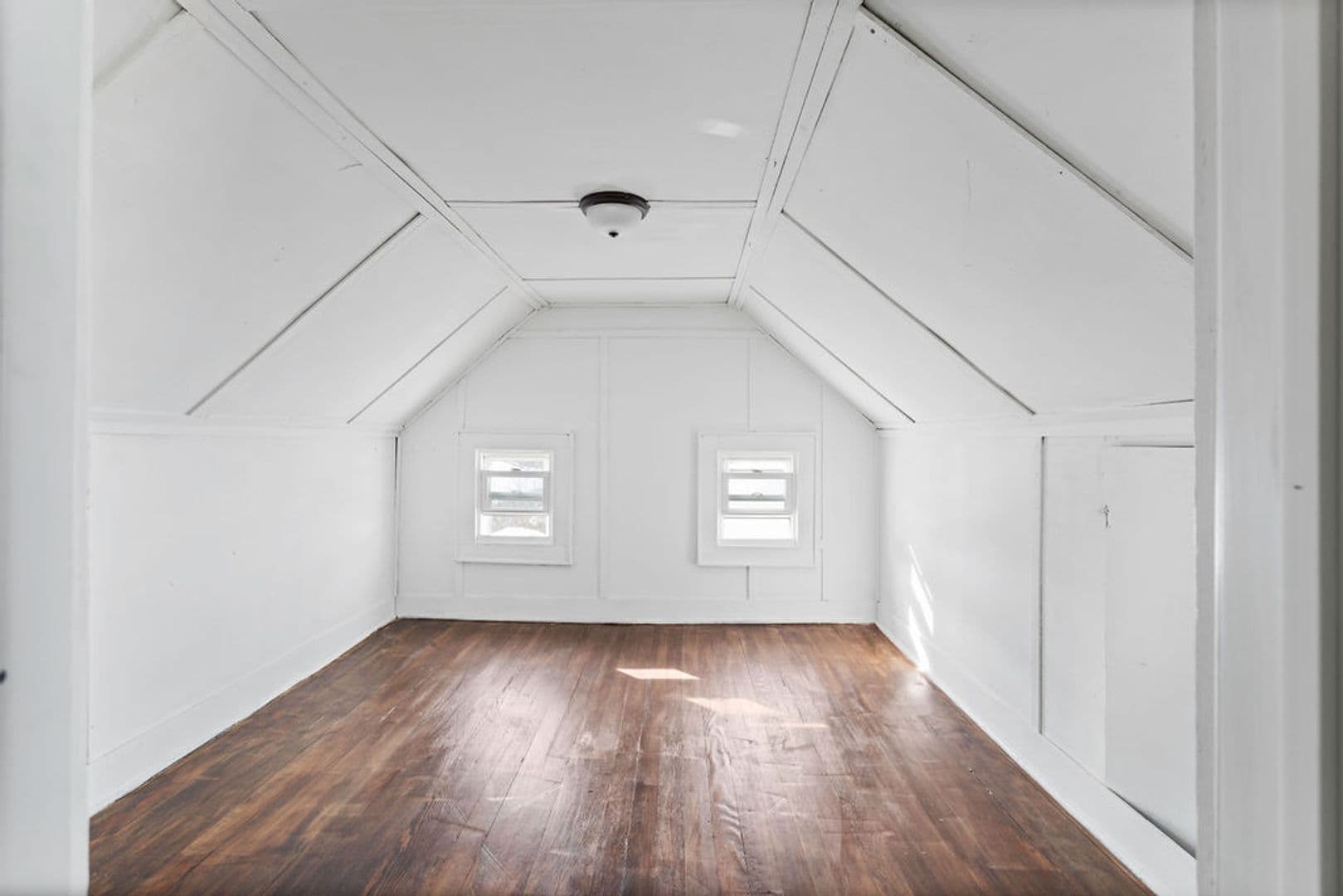 Syracuse House: 202 Charles Ave