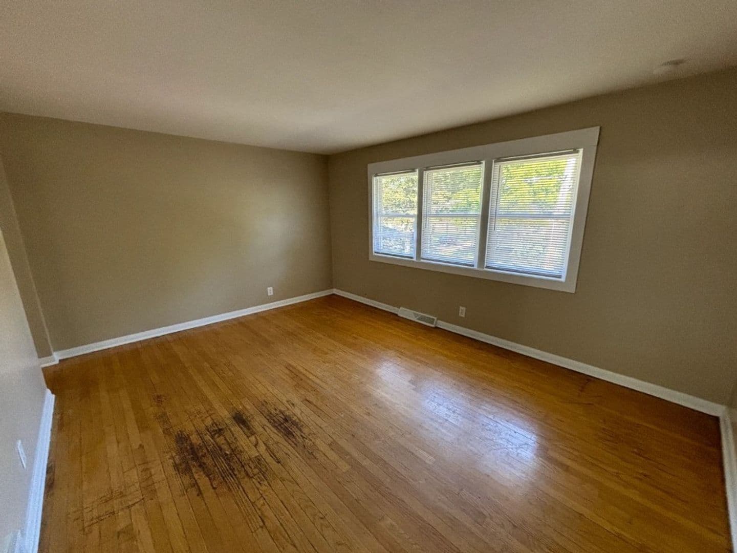Syracuse Apartment: 110-118 Milburn Dr