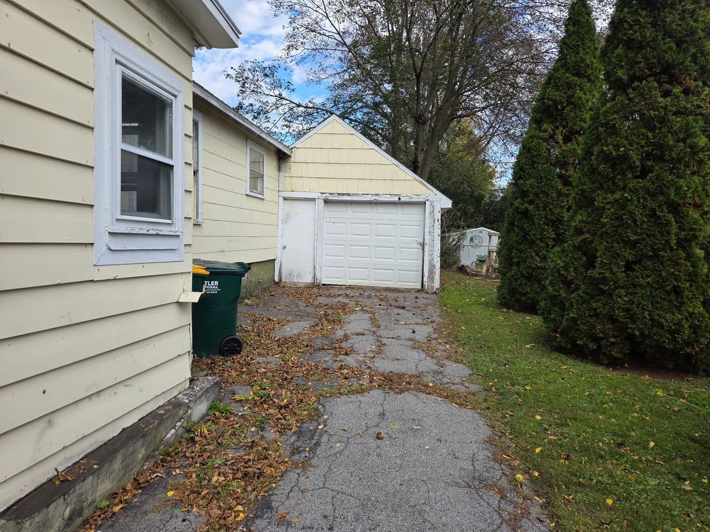 Syracuse House: 303 Melrose Dr