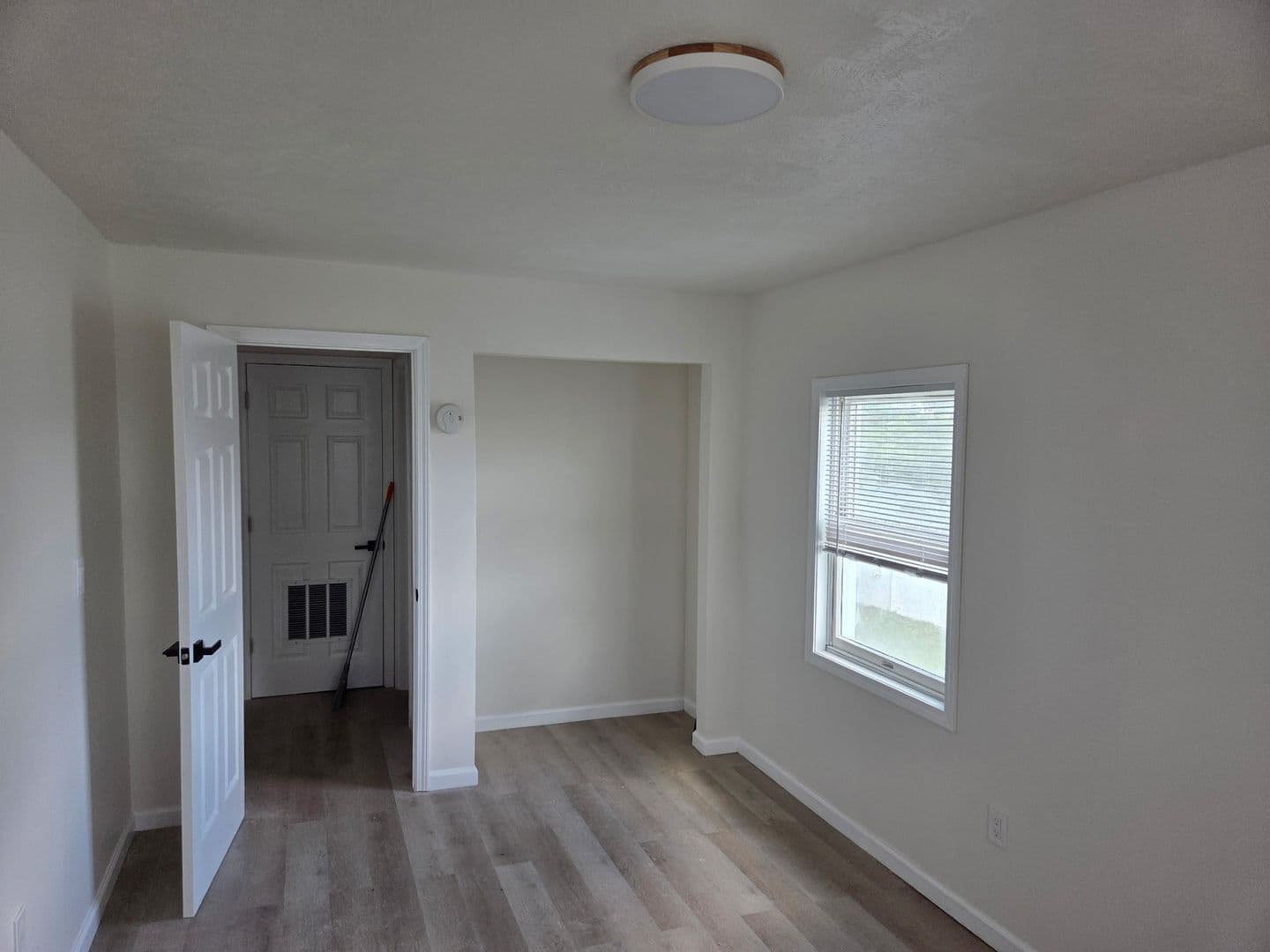 East Syracuse Apartment: 108 Ball St