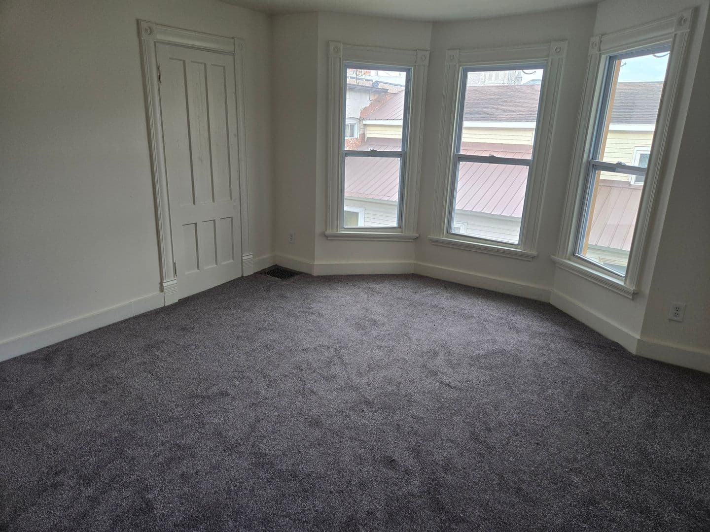 Auburn Apartment: 48 Clark St