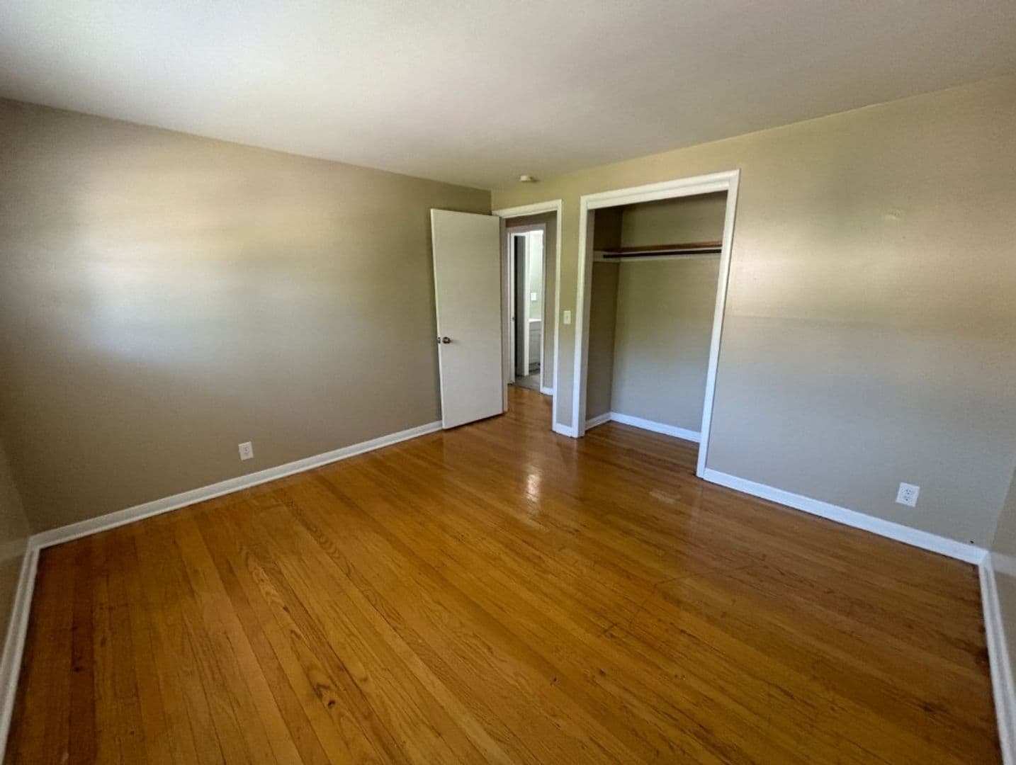 Syracuse Apartment: 110-118 Milburn Dr
