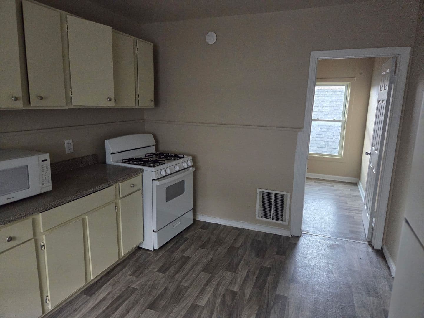 Syracuse Apartment: 630 Carbon St