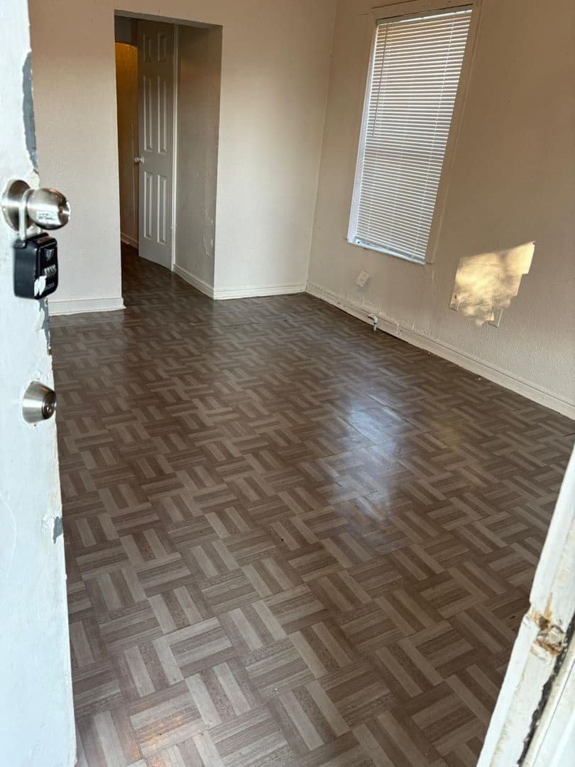 Houston Apartment: 5303 Jefferson