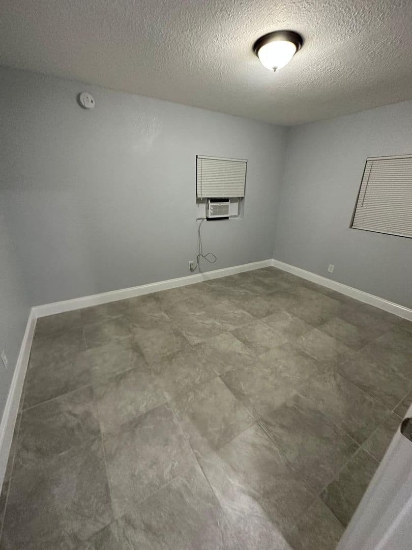 Jacksonville House: 2511 Market St Unit B