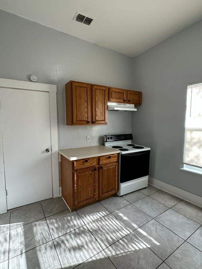 Jacksonville House: 2176 Kingston St