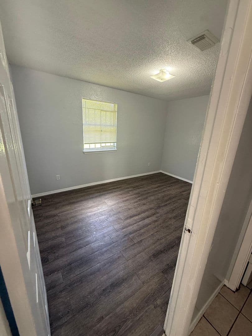 Jacksonville Apartment: 3997 Leonnie Rd #1-4
