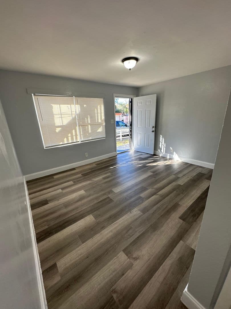 Jacksonville Apartment: 3805 Fairfax St