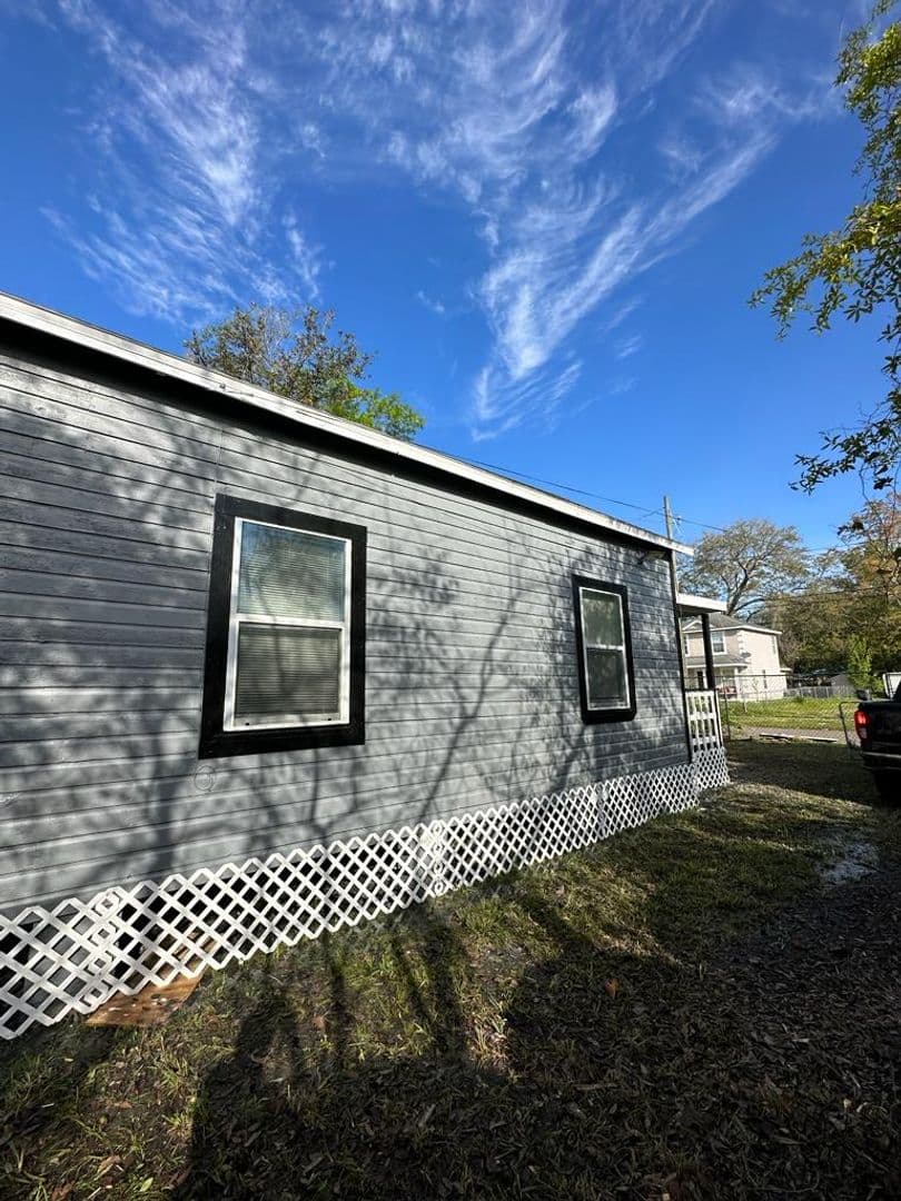 Jacksonville House: 2176 Kingston St