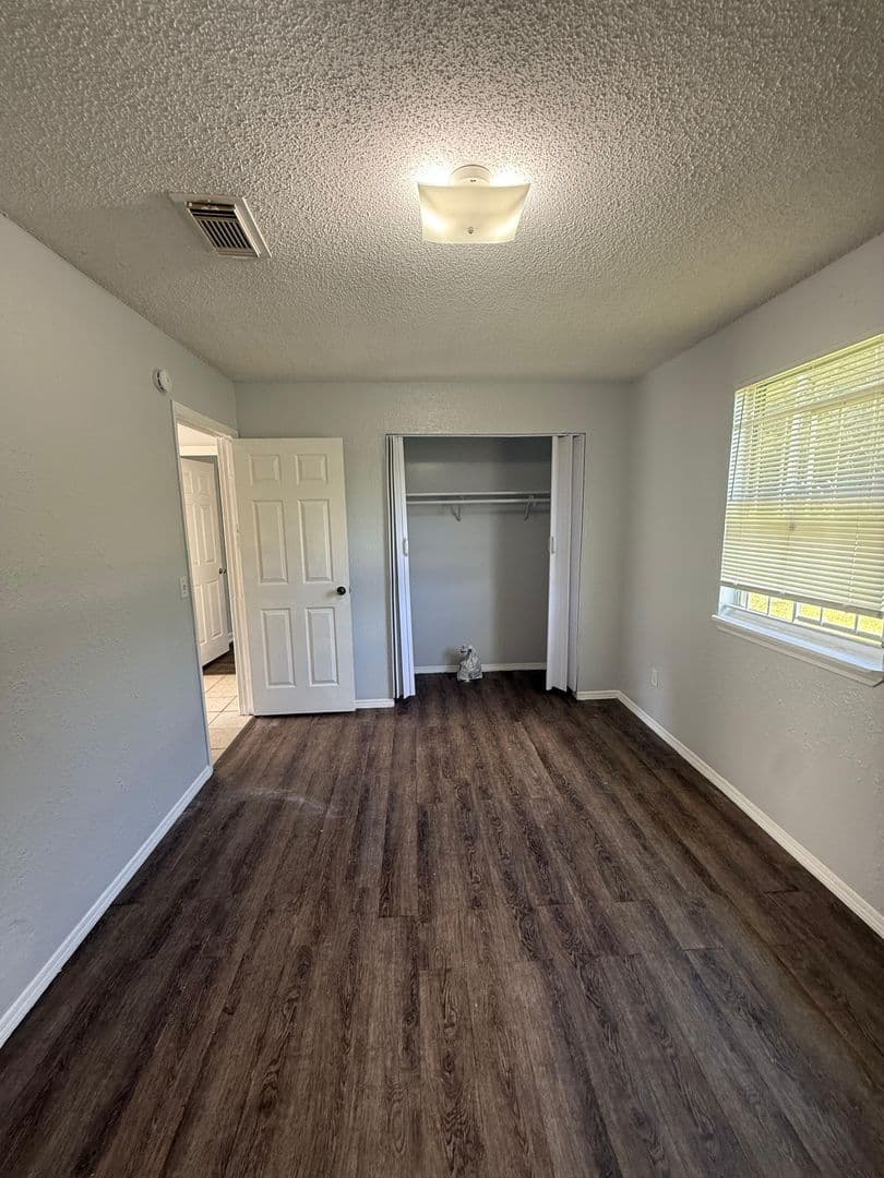 Jacksonville Apartment: 3997 Leonnie Rd #1-4