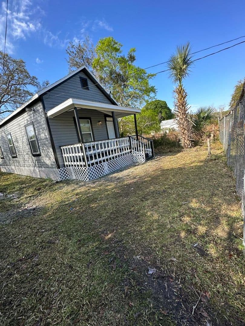 Jacksonville House: 2176 Kingston St
