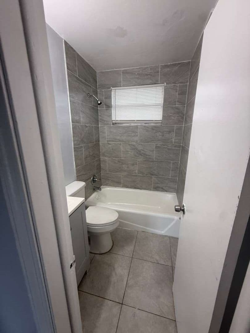 Jacksonville Apartment: 1305 W 6th St #1-4
