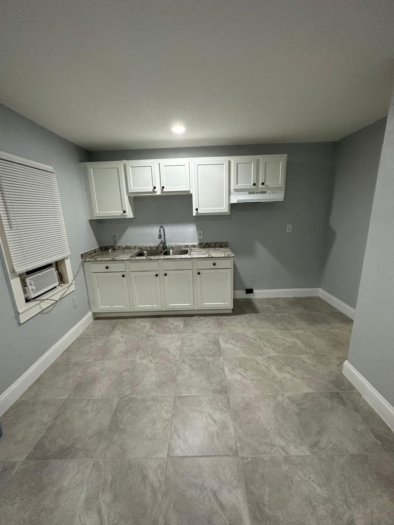 Jacksonville House: 2511 Market St Unit B