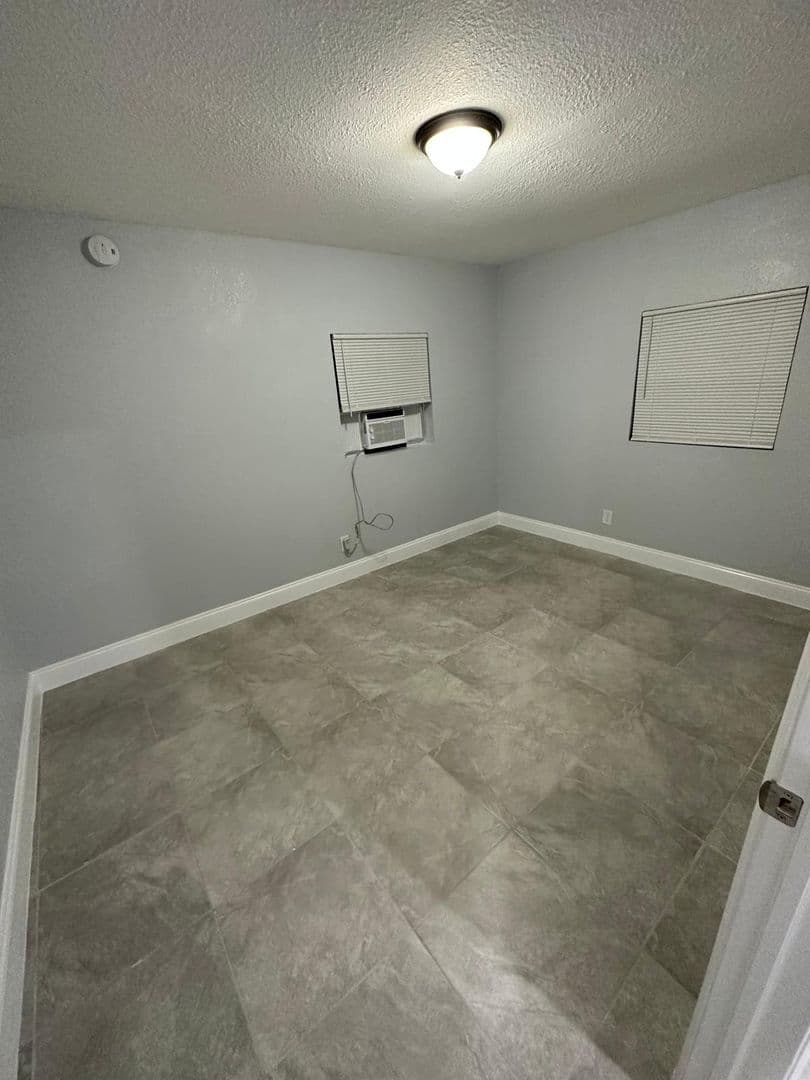 Jacksonville House: 2511 Market St Unit B