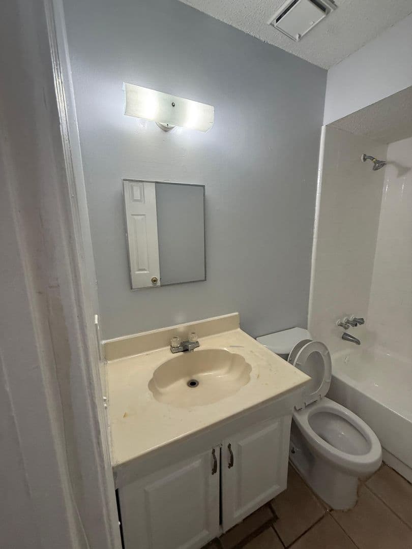 Jacksonville Apartment: 3997 Leonnie Rd #1-4