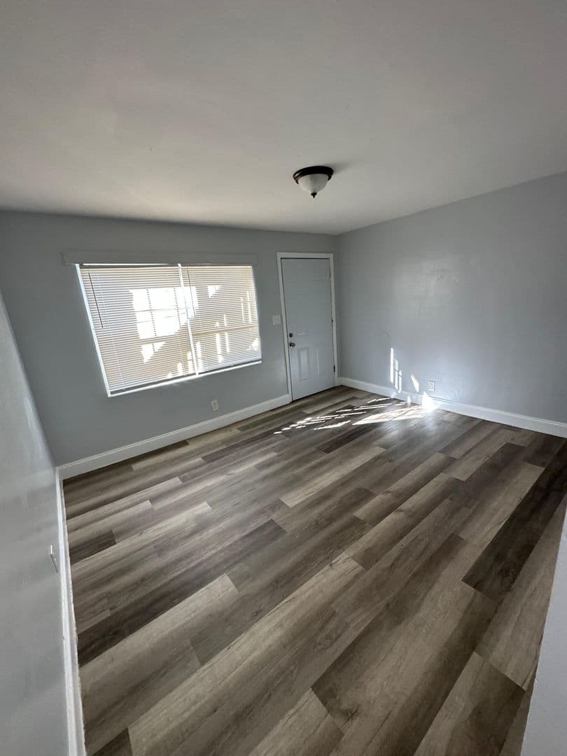Jacksonville Apartment: 3805 Fairfax St