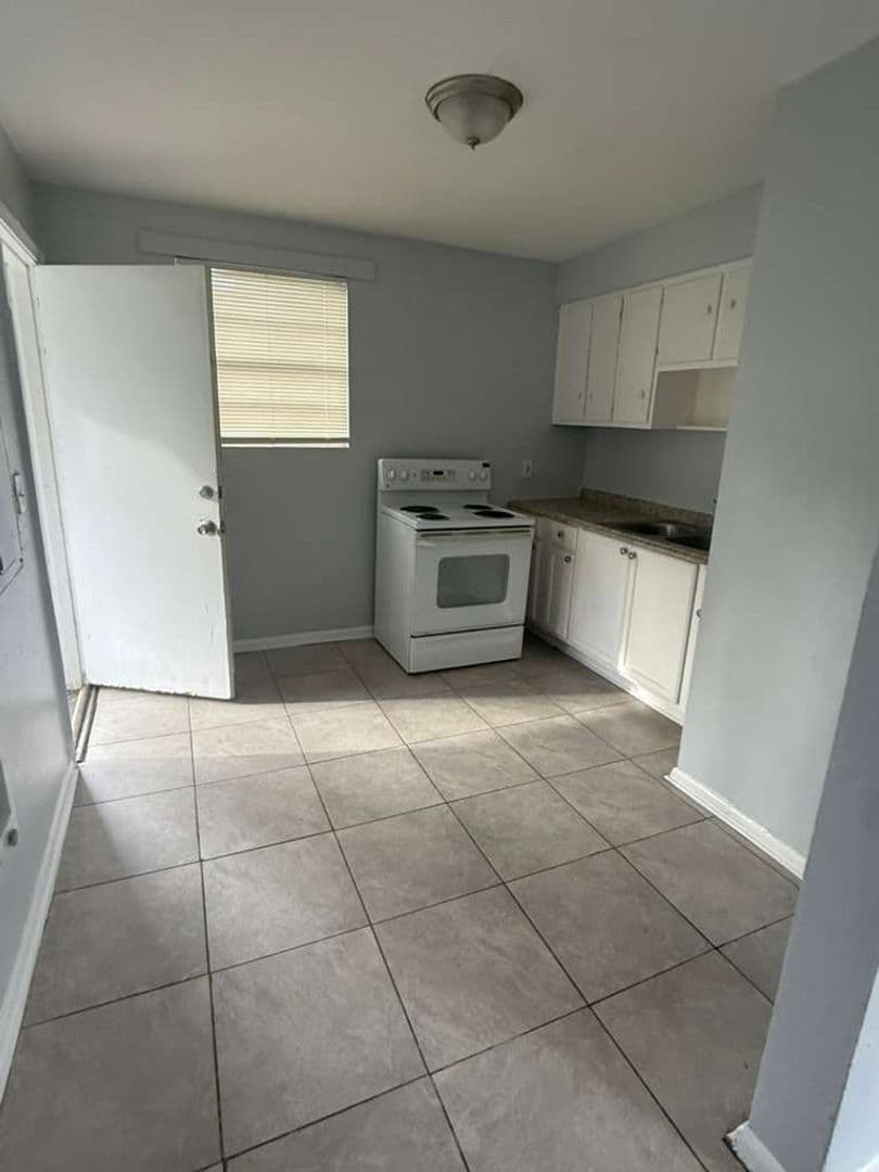Jacksonville Apartment: 1305 W 6th St #1-4