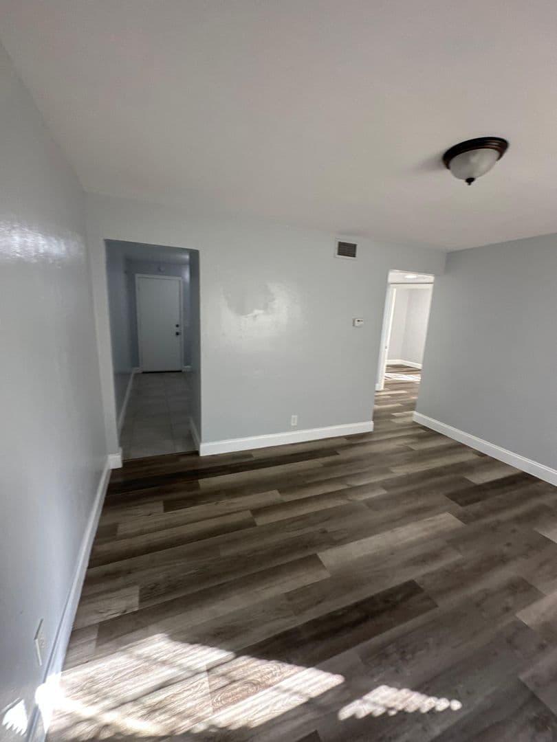 Jacksonville Apartment: 3805 Fairfax St
