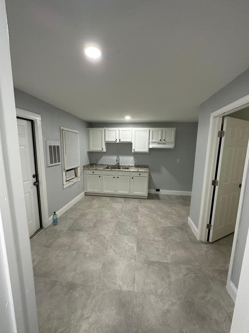 Jacksonville House: 2511 Market St Unit B
