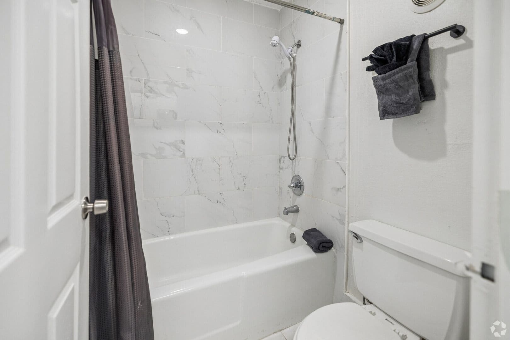 Jacksonville Apartment: 1057 Broward Rd.