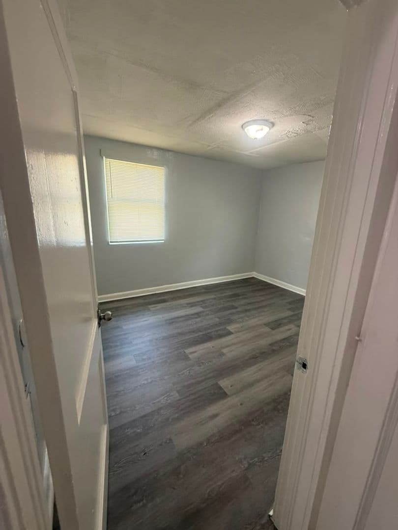 Jacksonville Apartment: 1923-1925 Ella St