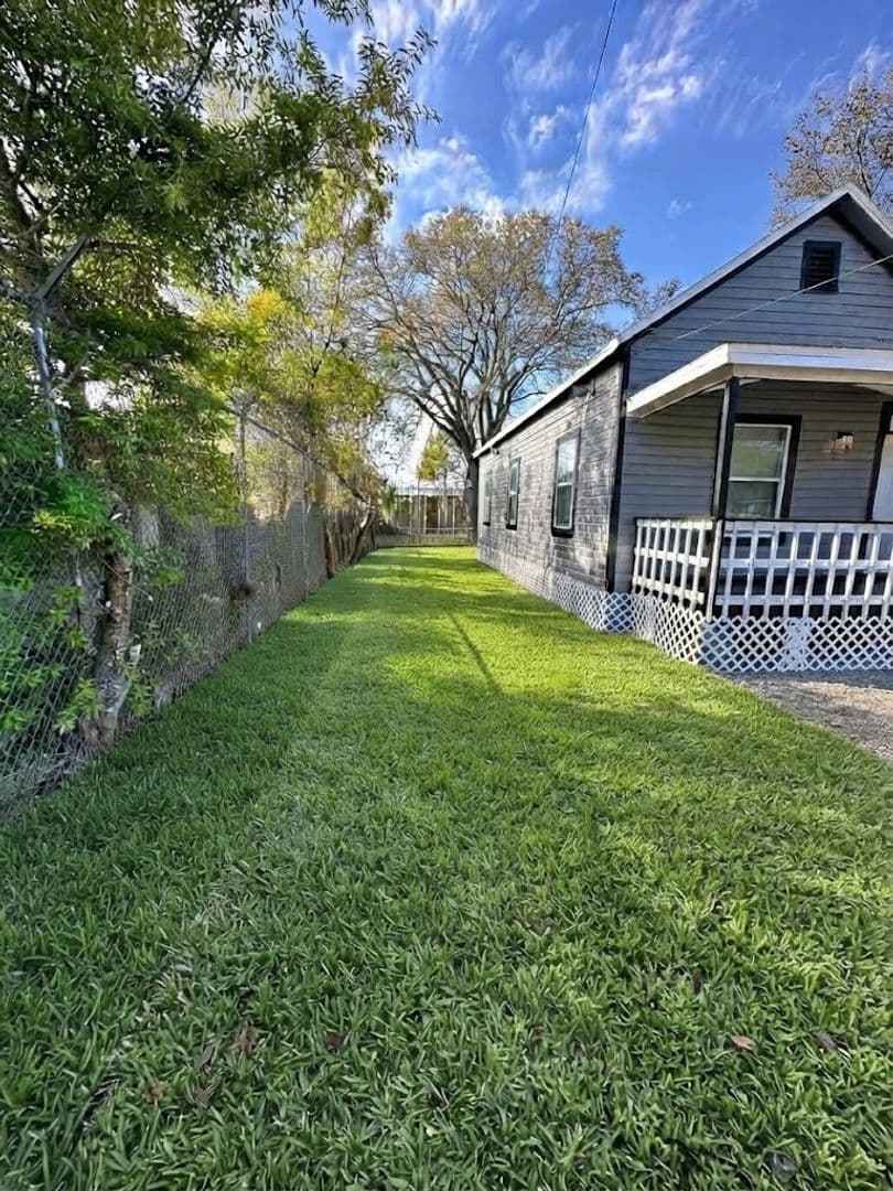 Jacksonville House: 2176 Kingston St
