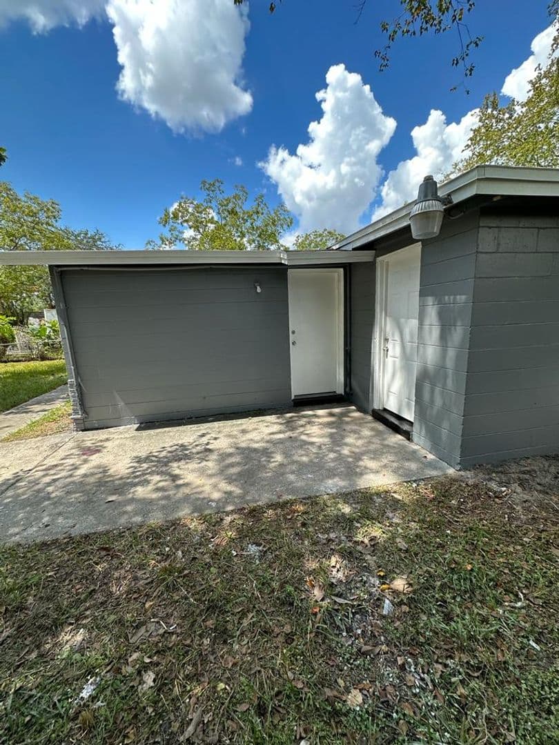 Jacksonville House: 1981 Hardee St.