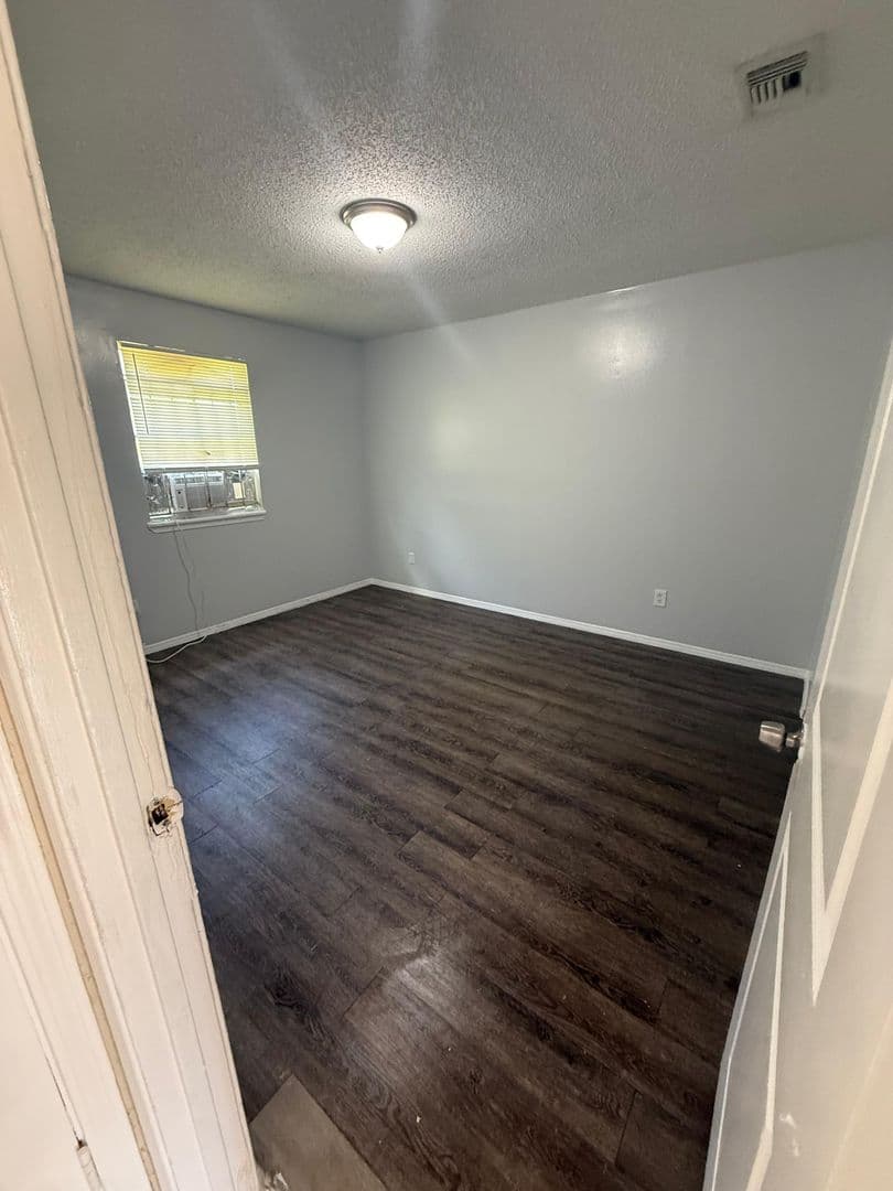 Jacksonville Apartment: 3997 Leonnie Rd #1-4