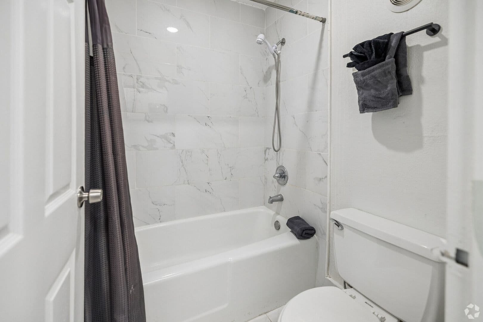 Jacksonville Apartment: 1057 Broward Rd.