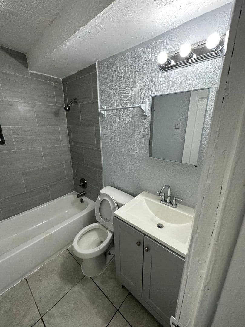 Jacksonville Apartment: 1364 Harrison St.