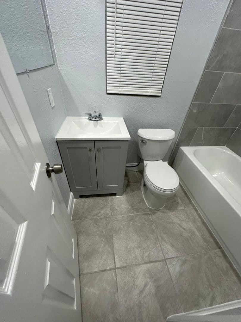 Jacksonville House: 2511 Market St Unit B