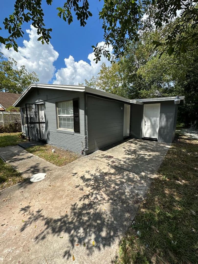 Jacksonville House: 1981 Hardee St.