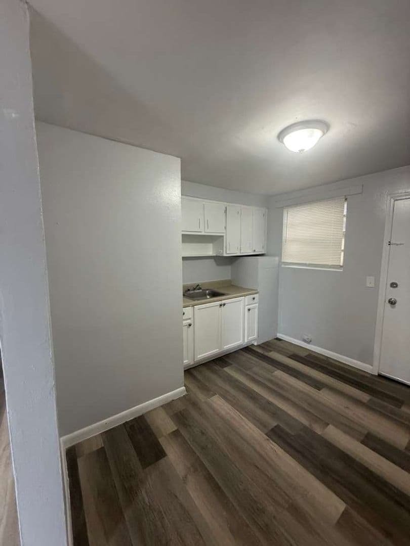Jacksonville Apartment: 1305 W 6th St #1-4