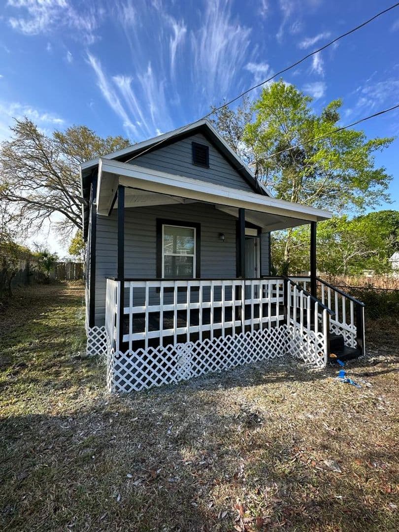 Jacksonville House: 2176 Kingston St