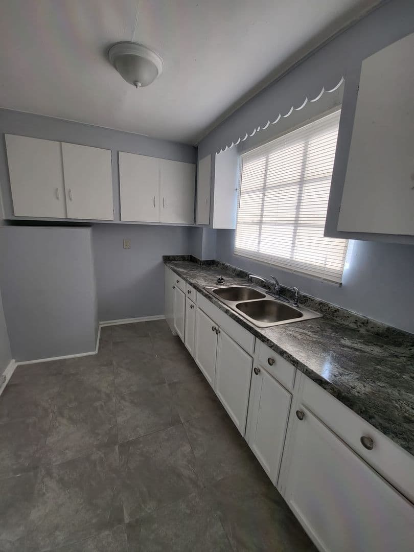 Jacksonville Apartment: 1923-1925 Ella St