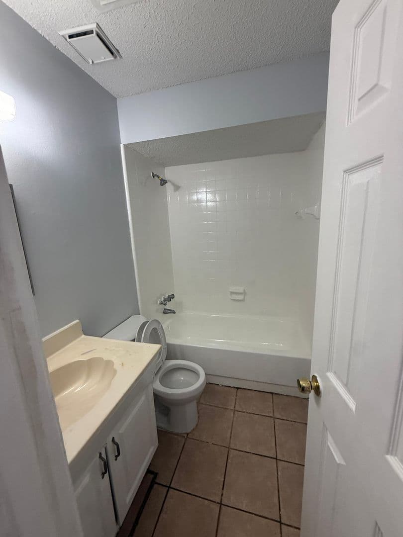 Jacksonville Apartment: 3997 Leonnie Rd #1-4
