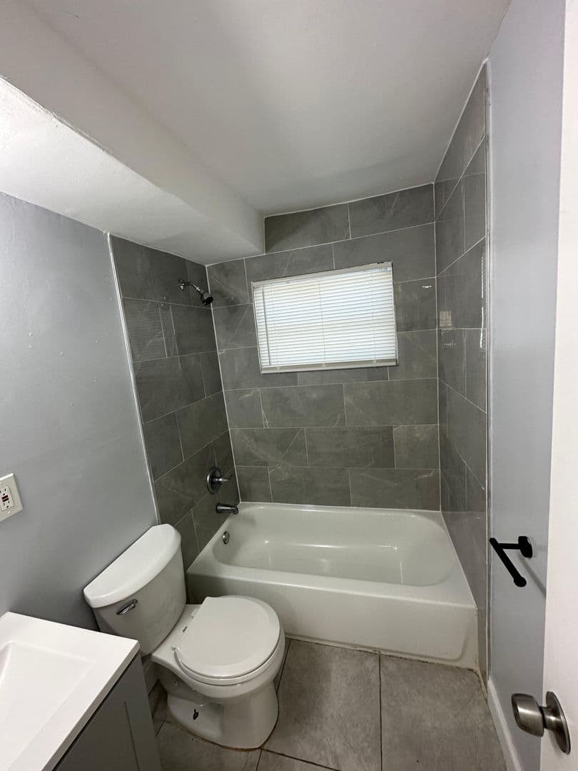 Jacksonville Apartment: 3805 Fairfax St