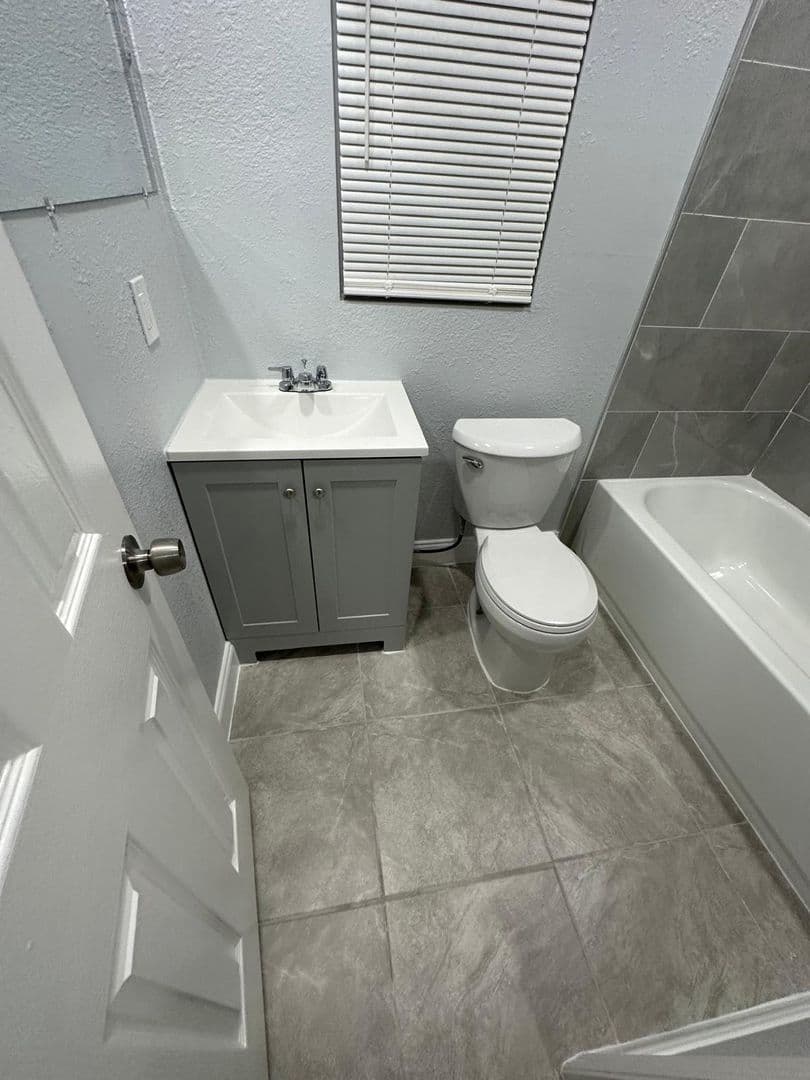 Jacksonville House: 2511 Market St Unit B