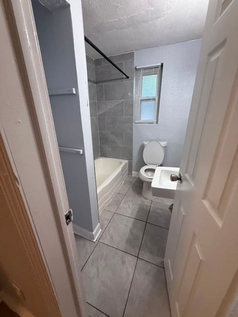 Jacksonville Apartment: 2114/2116 Brooklyn Rd.