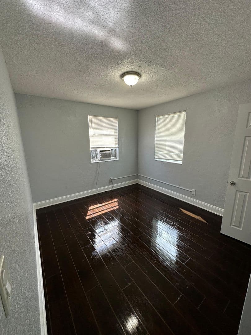 Jacksonville Apartment: 1024 W 8th St.