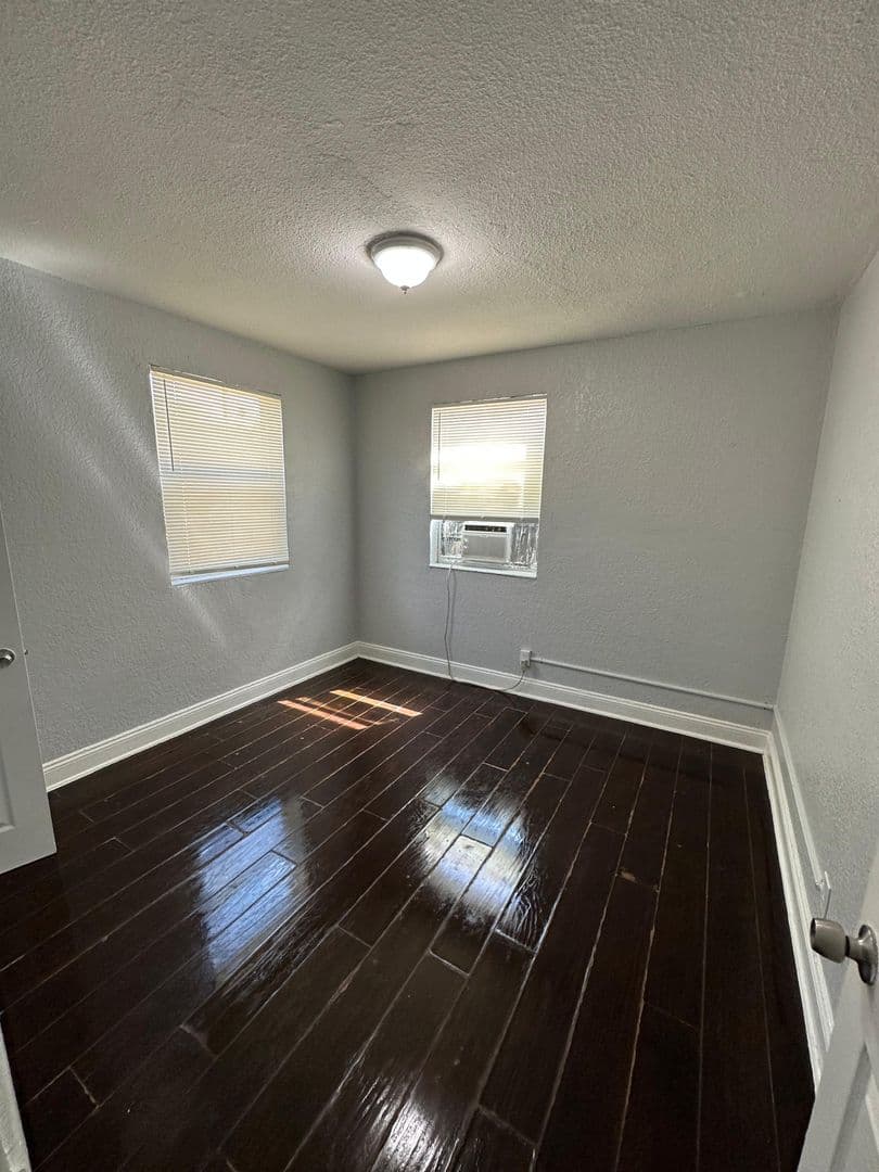 Jacksonville Apartment: 1024 W 8th St.