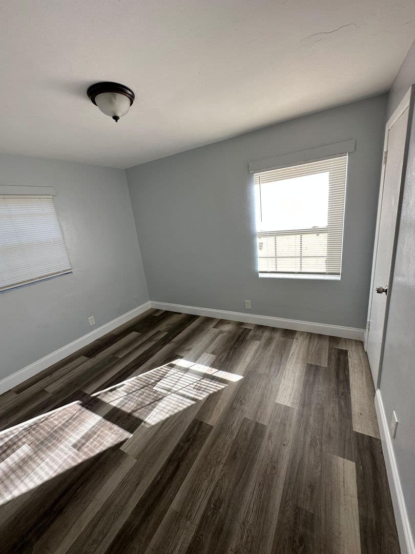 Jacksonville Apartment: 3805 Fairfax St