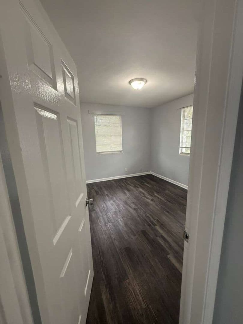 Jacksonville Apartment: 1305 W 6th St #1-4