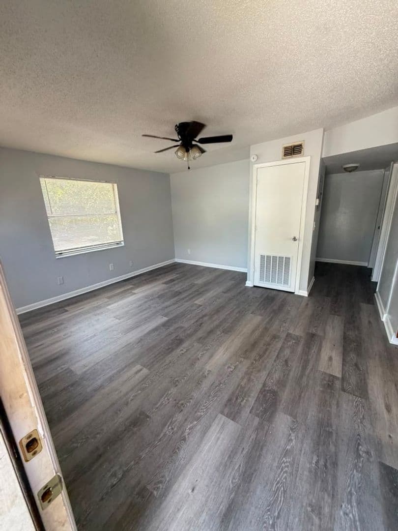 Jacksonville Apartment: 1650-1652 Windle St