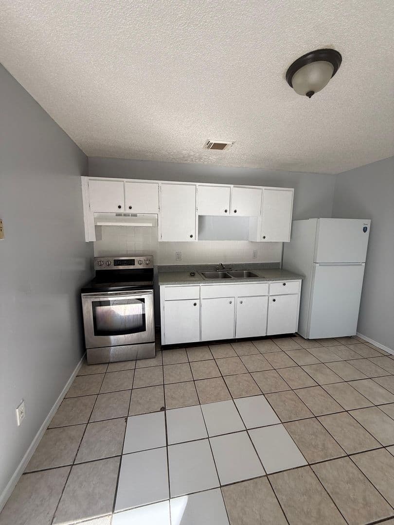 Jacksonville Apartment: 3997 Leonnie Rd #1-4
