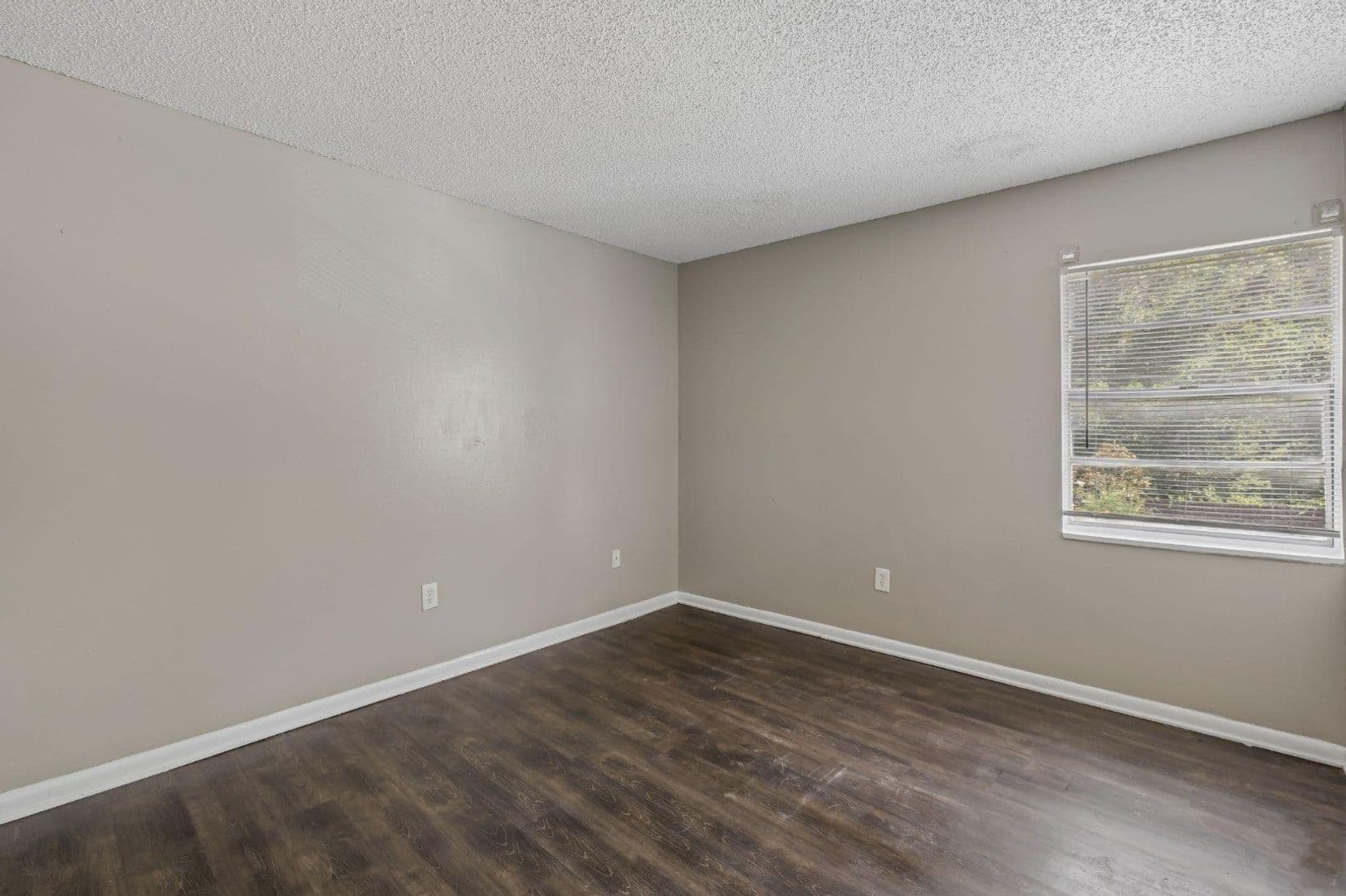 Jacksonville Apartment: 2401 Jammes Road
