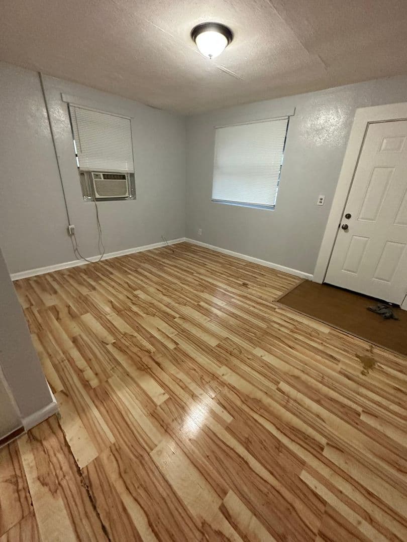 Jacksonville Apartment: 1012-1014 W 8th