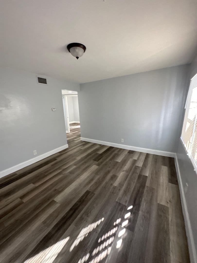 Jacksonville Apartment: 3805 Fairfax St