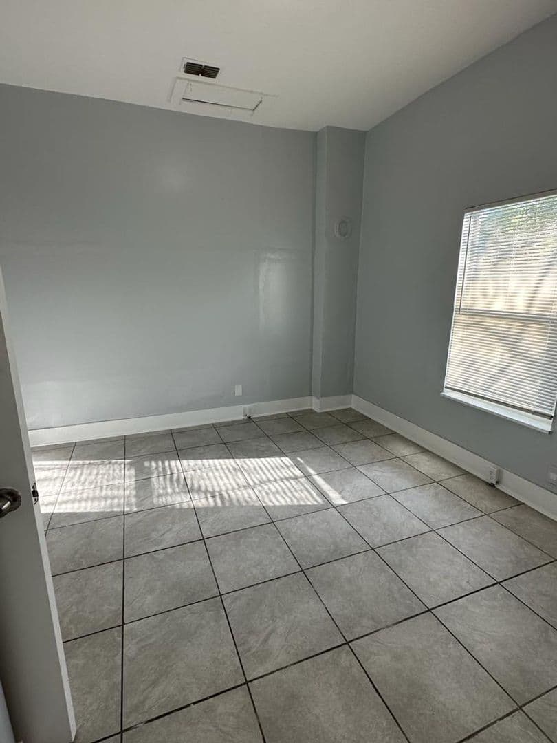 Jacksonville House: 2176 Kingston St